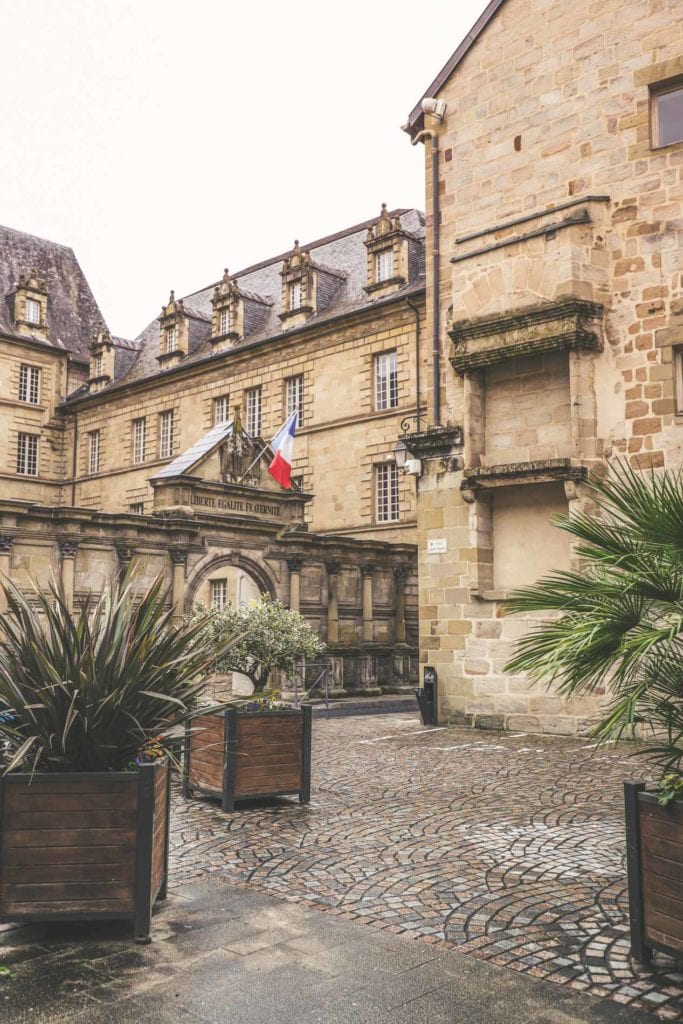 Hotel-de-ville-sous-prefecture-de-la-correze