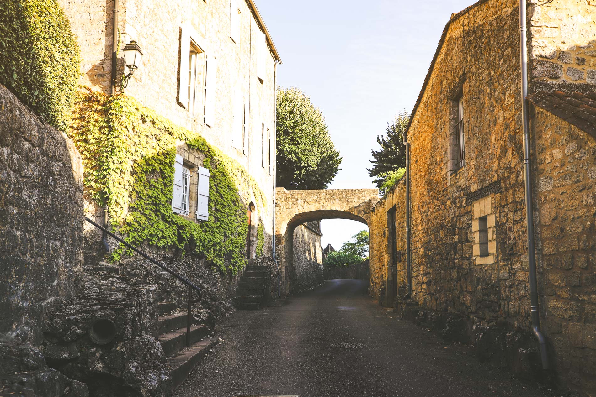 Ruelle a Domme en Dordogne