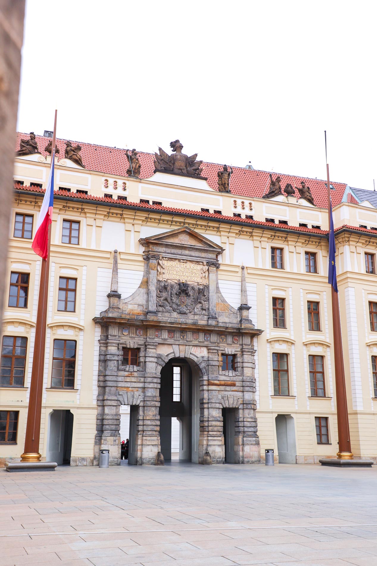 Entree-chateau-Prague