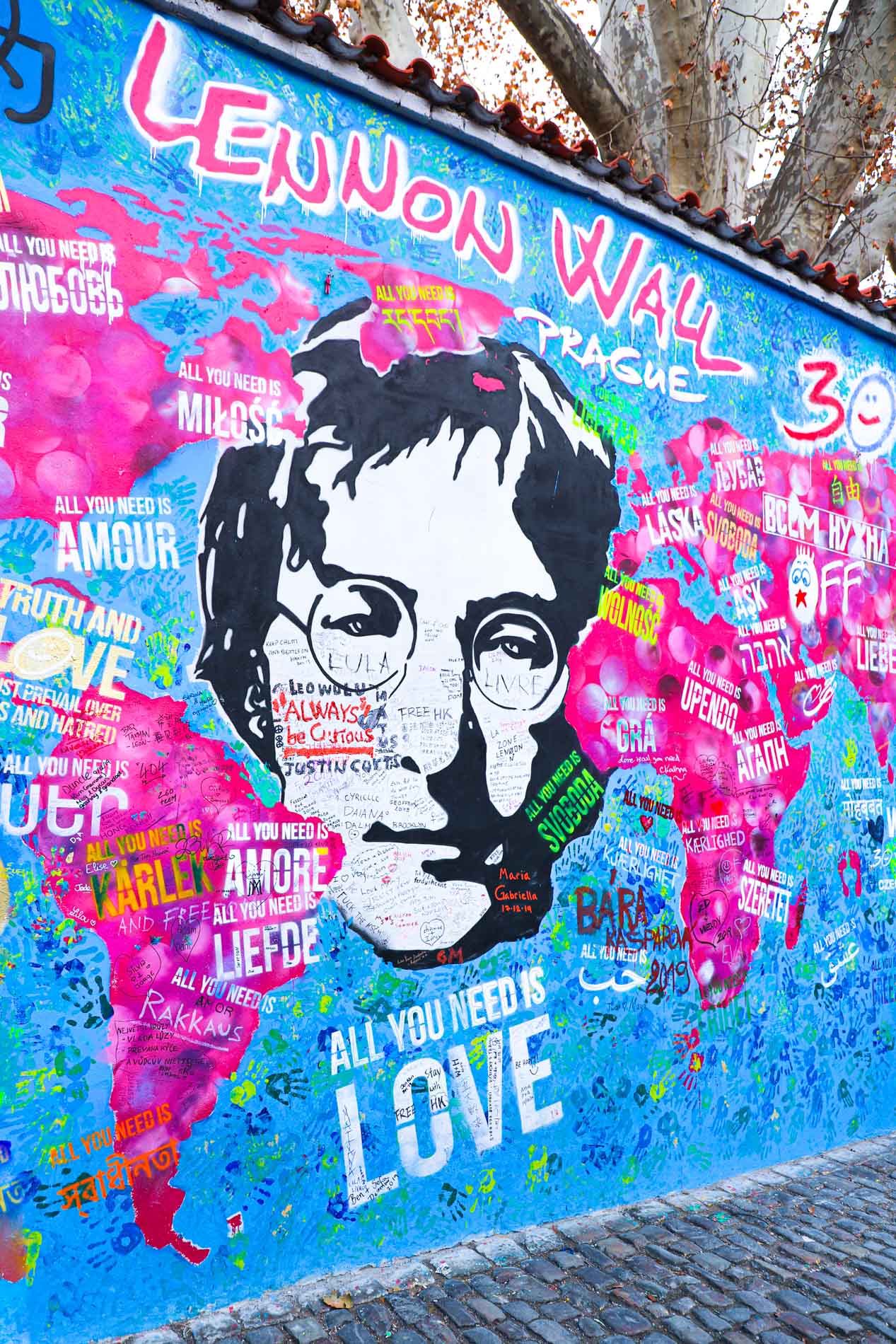 Le-Mur-De-Lennon-a-Prague