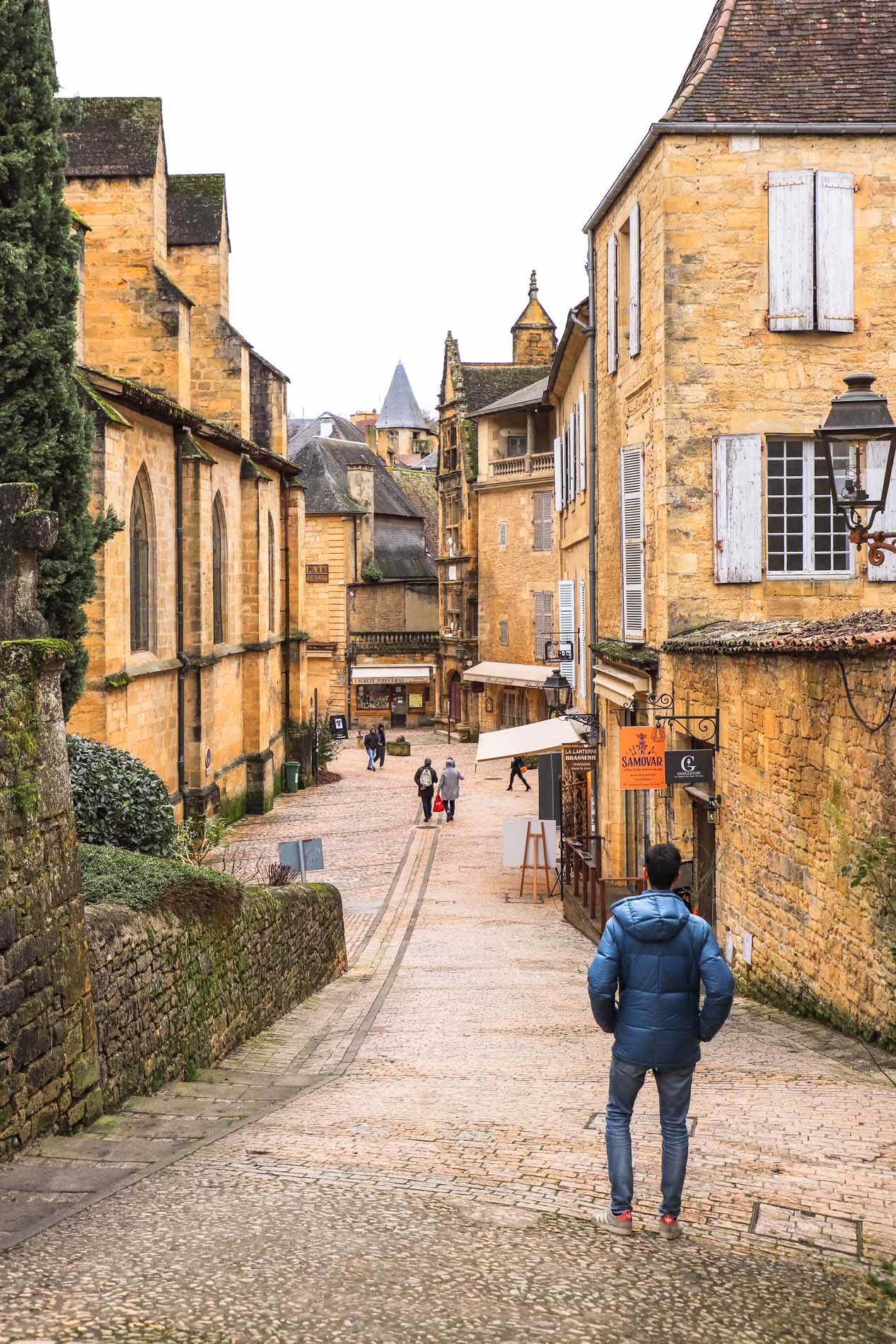 ruelle-medievale-sarlat-la-caneda