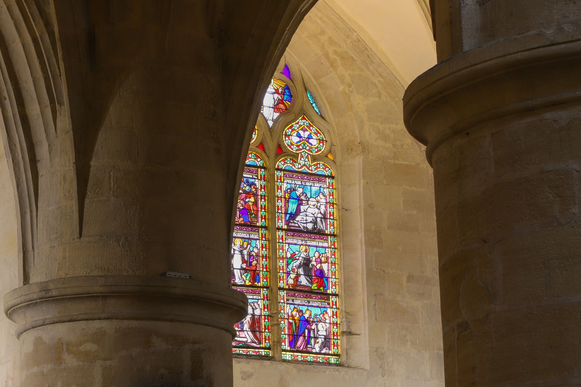 vitraux-cathedrale-saint-sacerdos