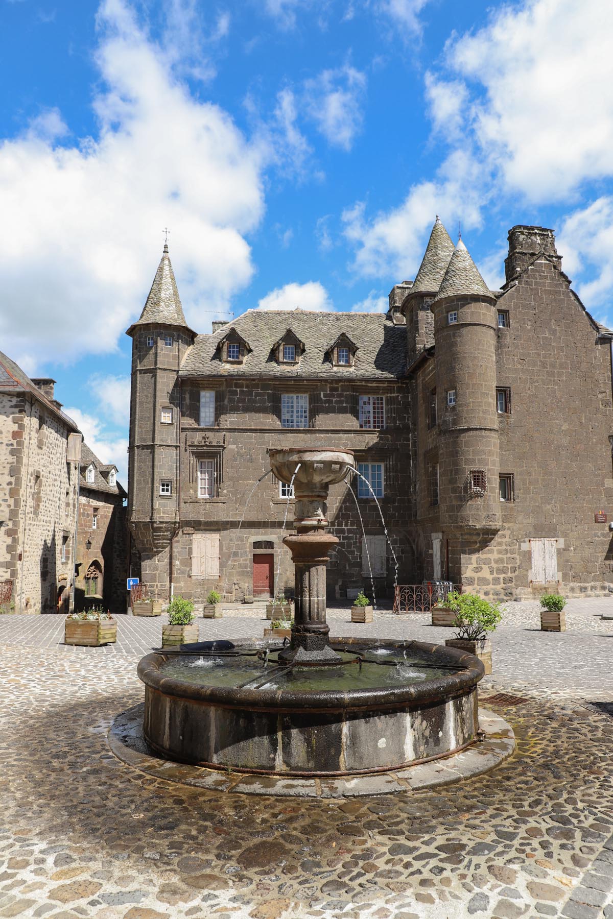 visiter-salers-village-auvergne