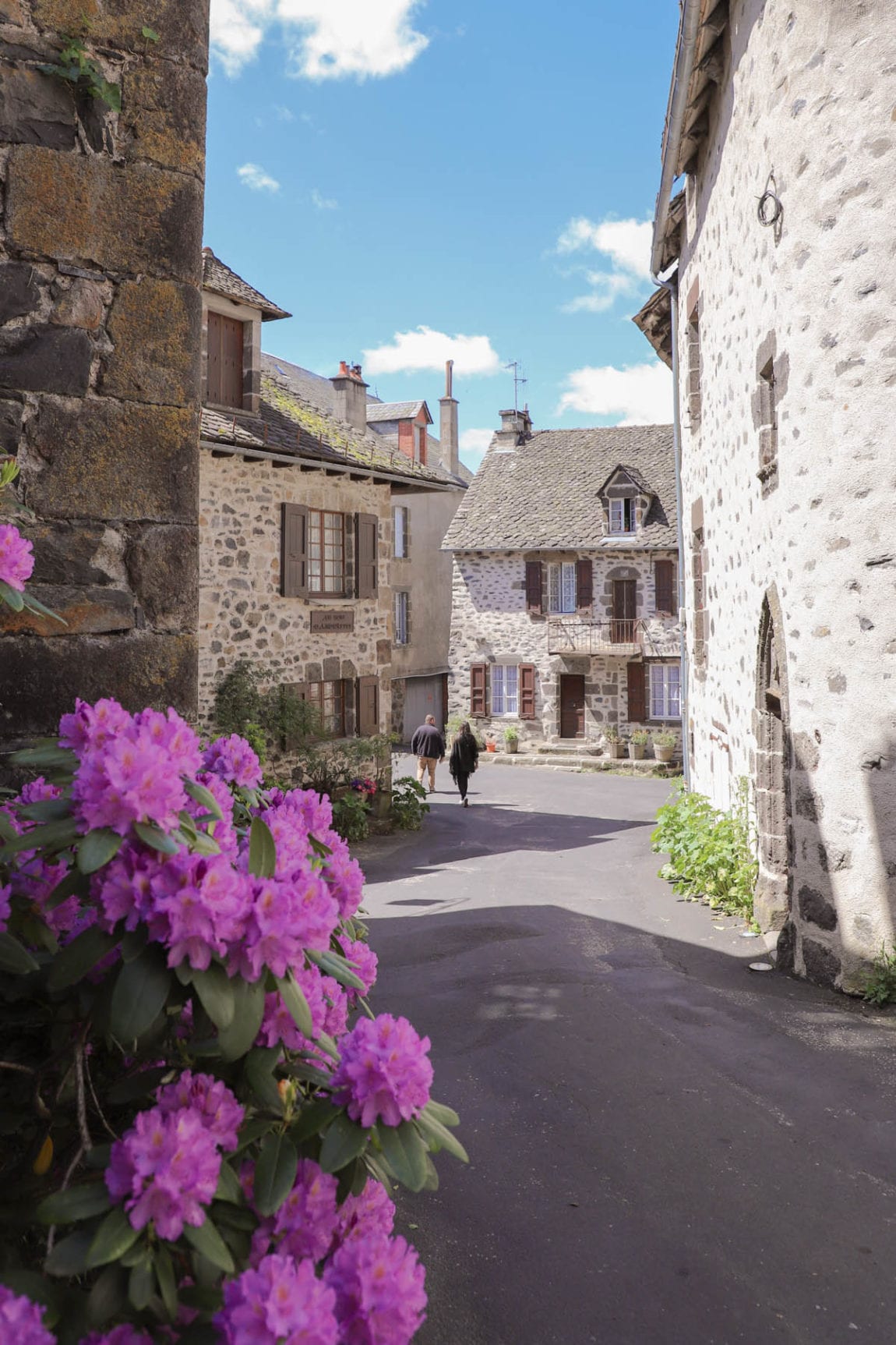 Pourquoi fautil visiter Salers dans le Cantal ? Casa del Travel