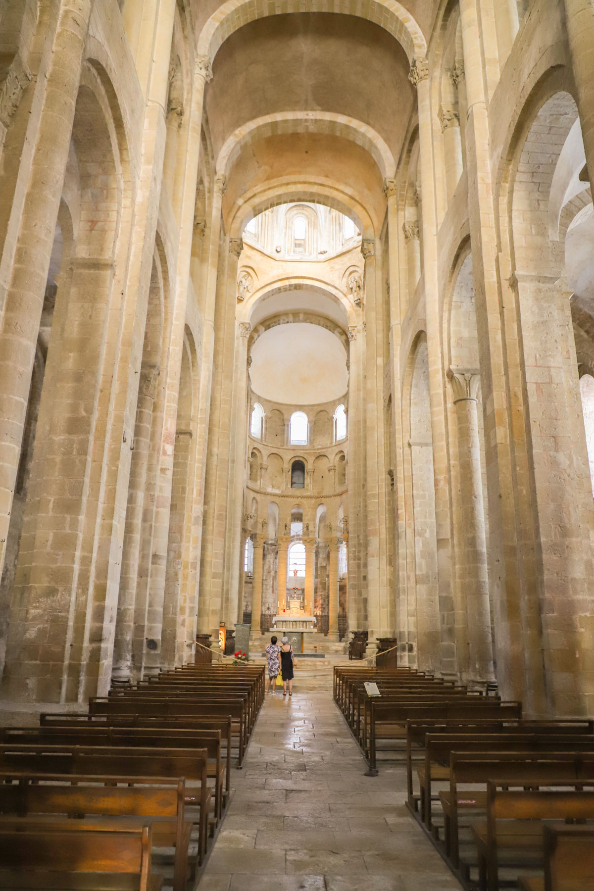 Interieur-abbatiale-conques