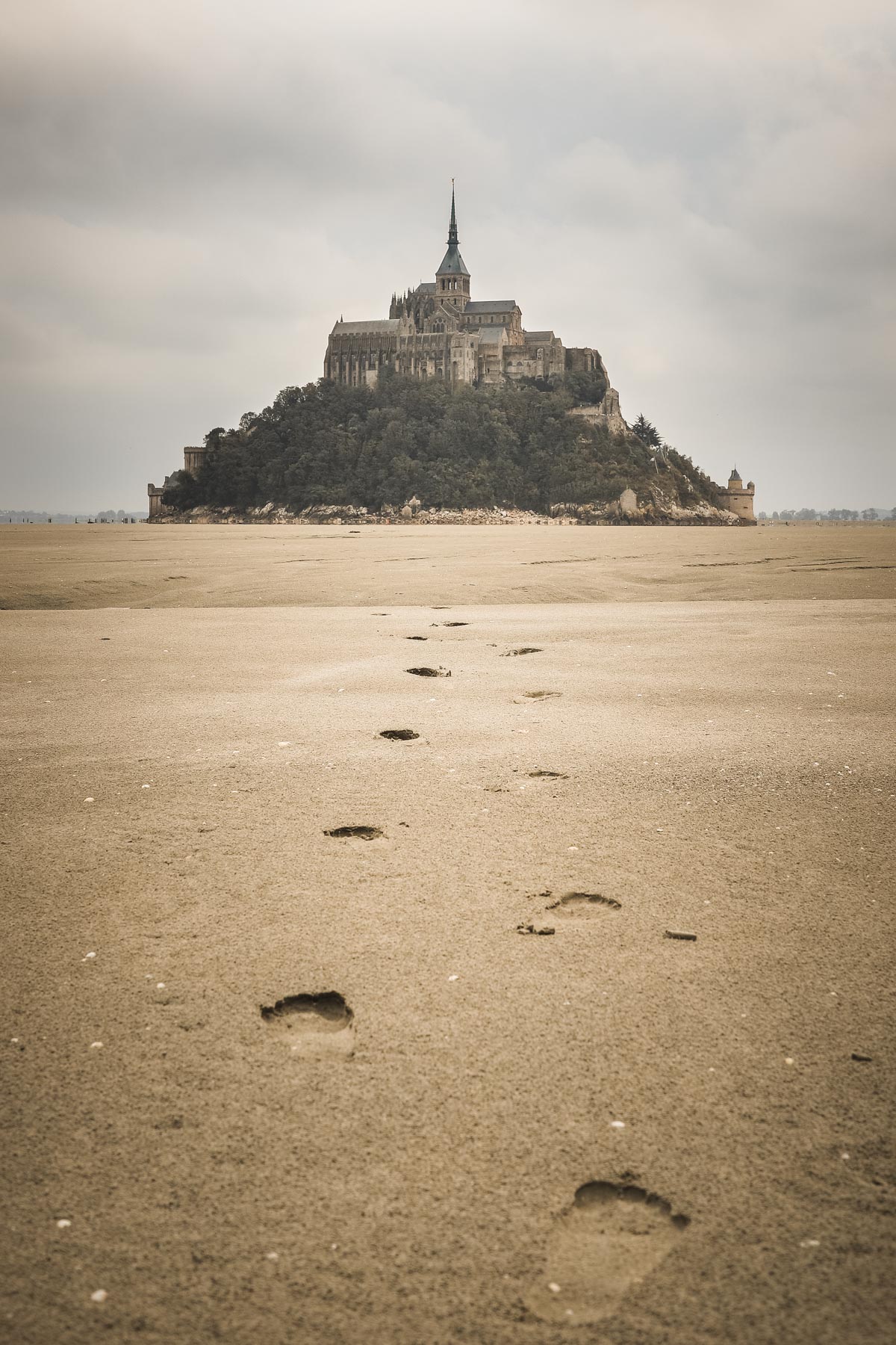 le-mont-saint-michel-pieds-dans-le-sable