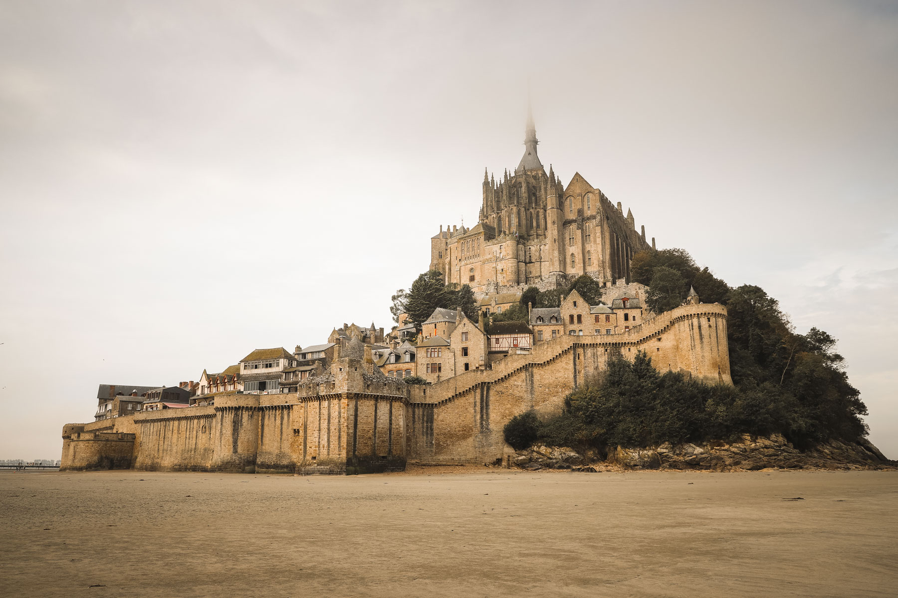 vue-sur-le-mont-saint-michel-depuis-la-baie