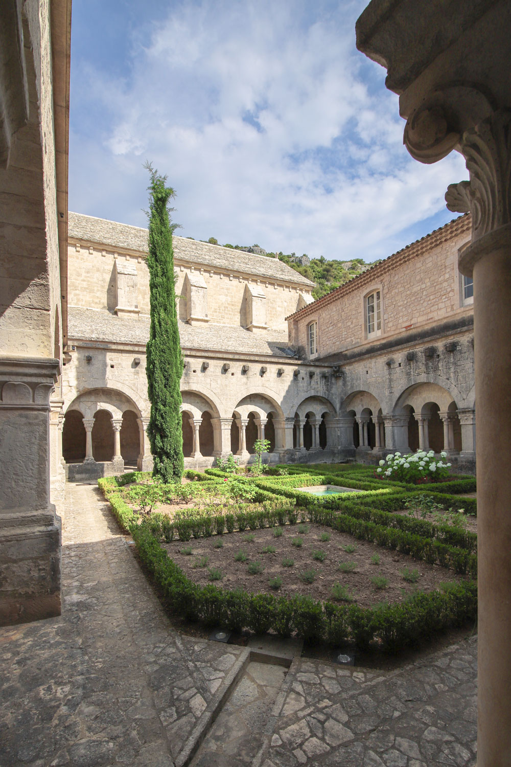 abbaye-de-senanque-luberon-france