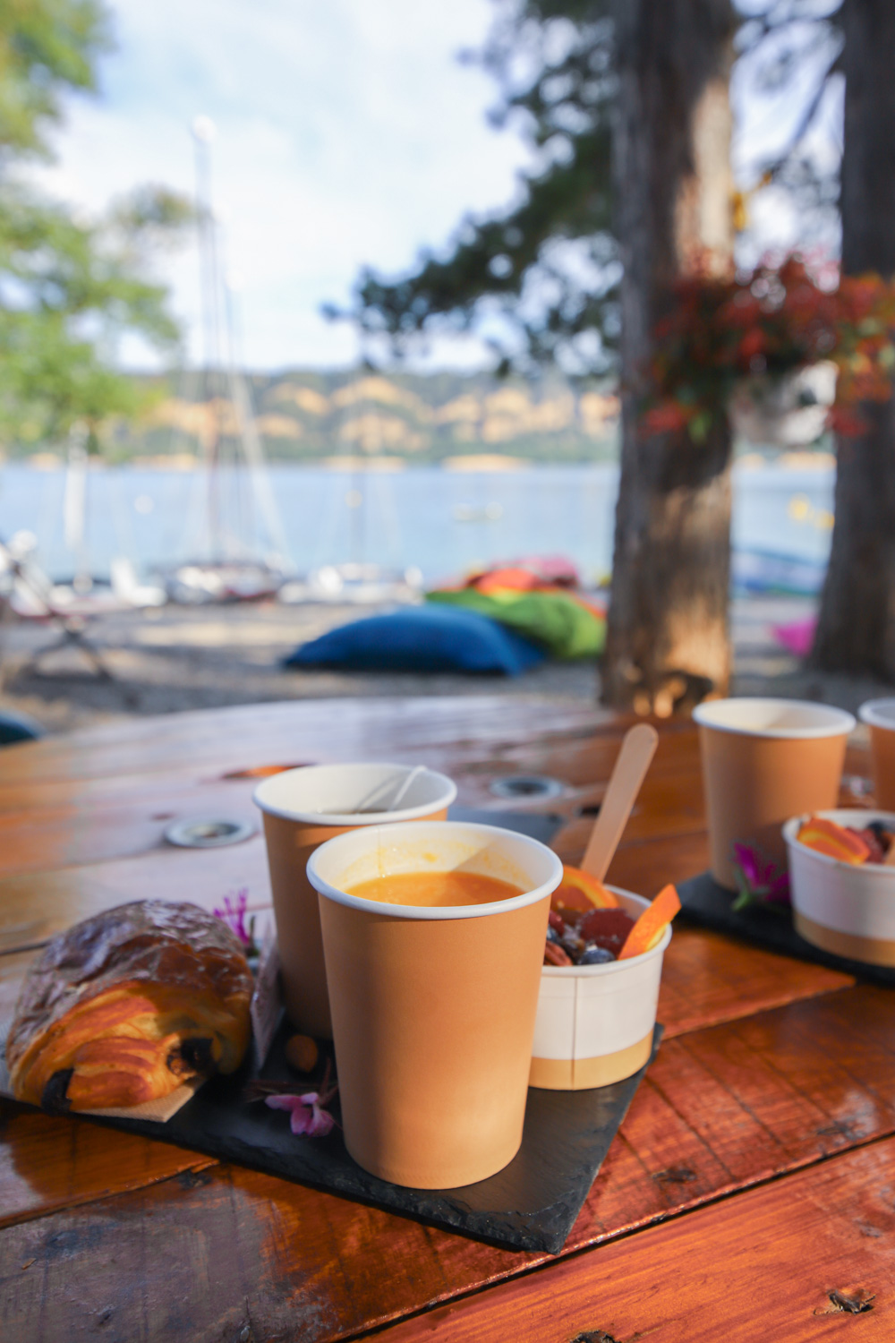 petit-dejeuner-lac-de-sainte-croix