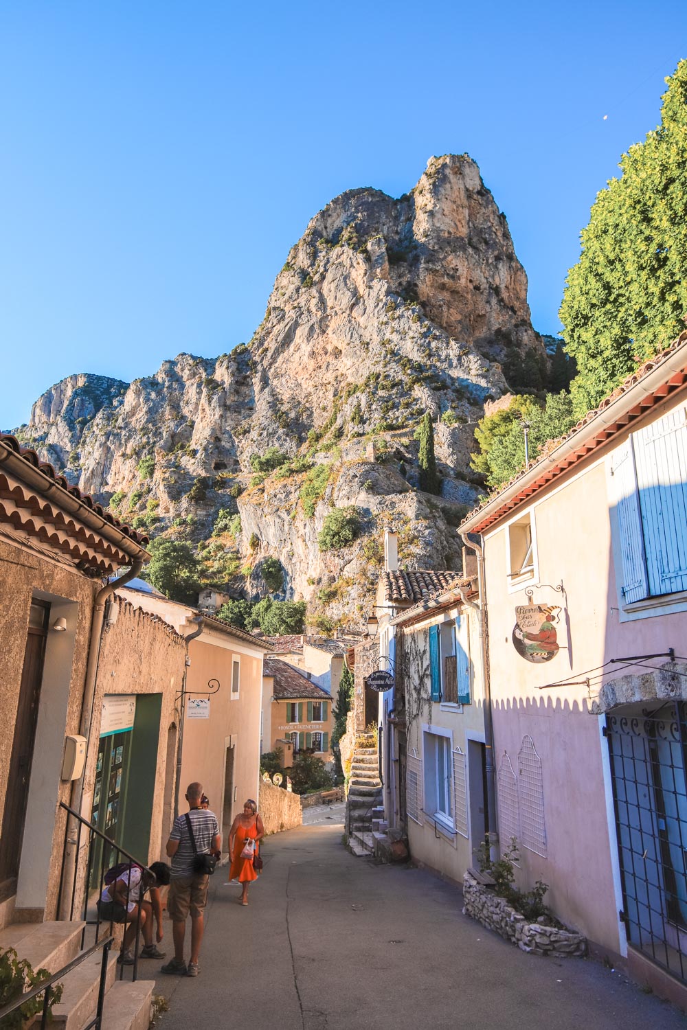 tourisme-en-durance-luberon-verdon-village-de-moustier-sainte-marie