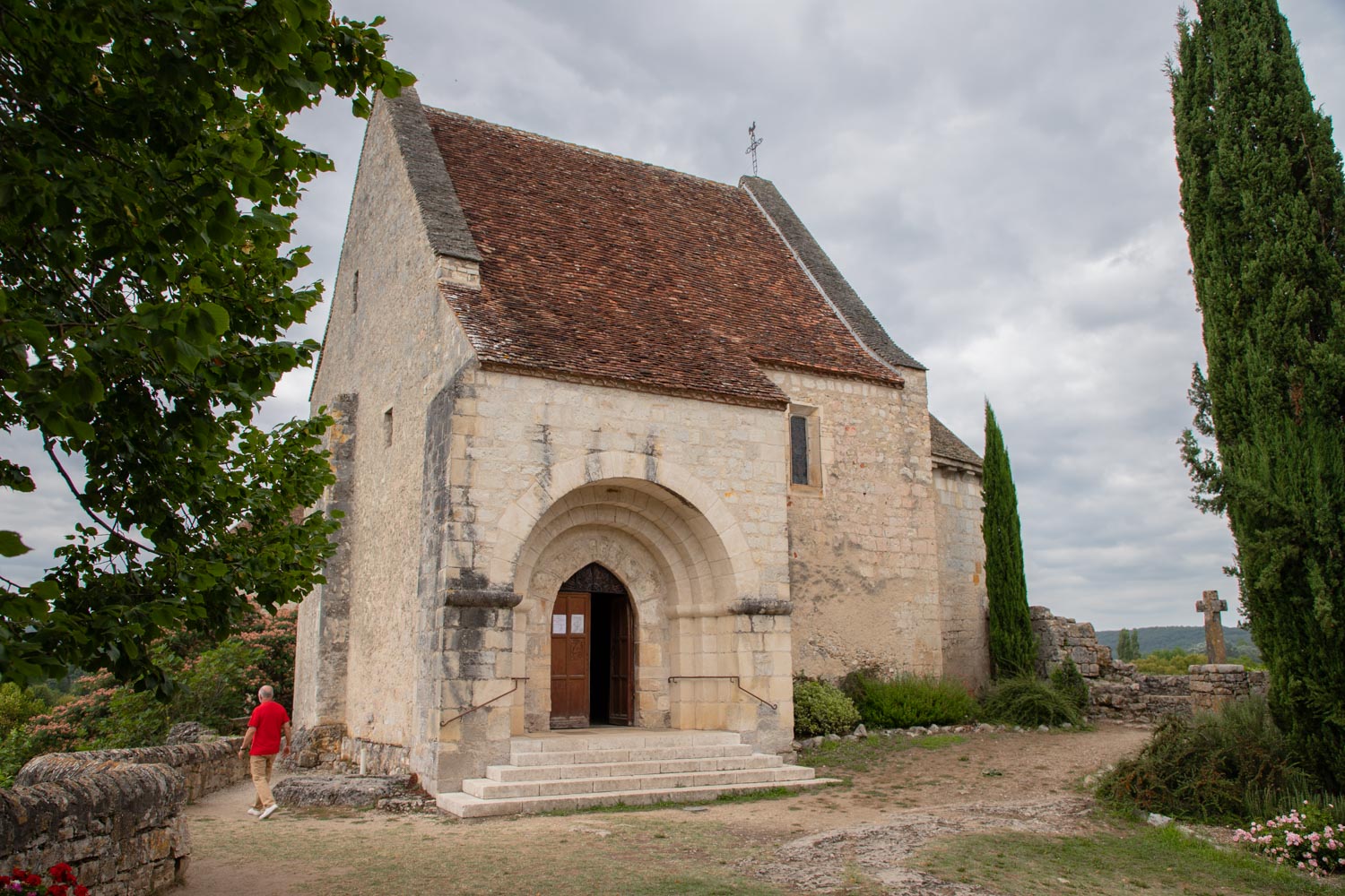 village-creysse-et-son-eglise-aux-2-absides