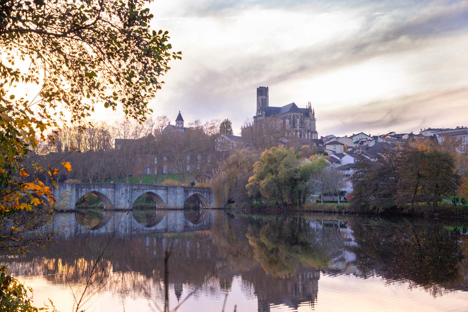 visiter-limoges-a-pied-sur-les-bords-de-vienne