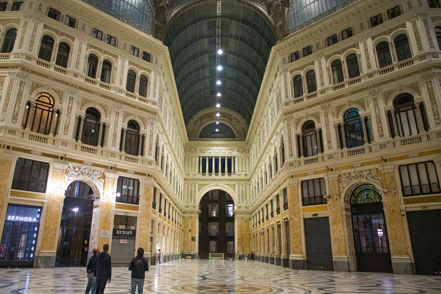 Galerie Umberto I dans le coeur de Naples