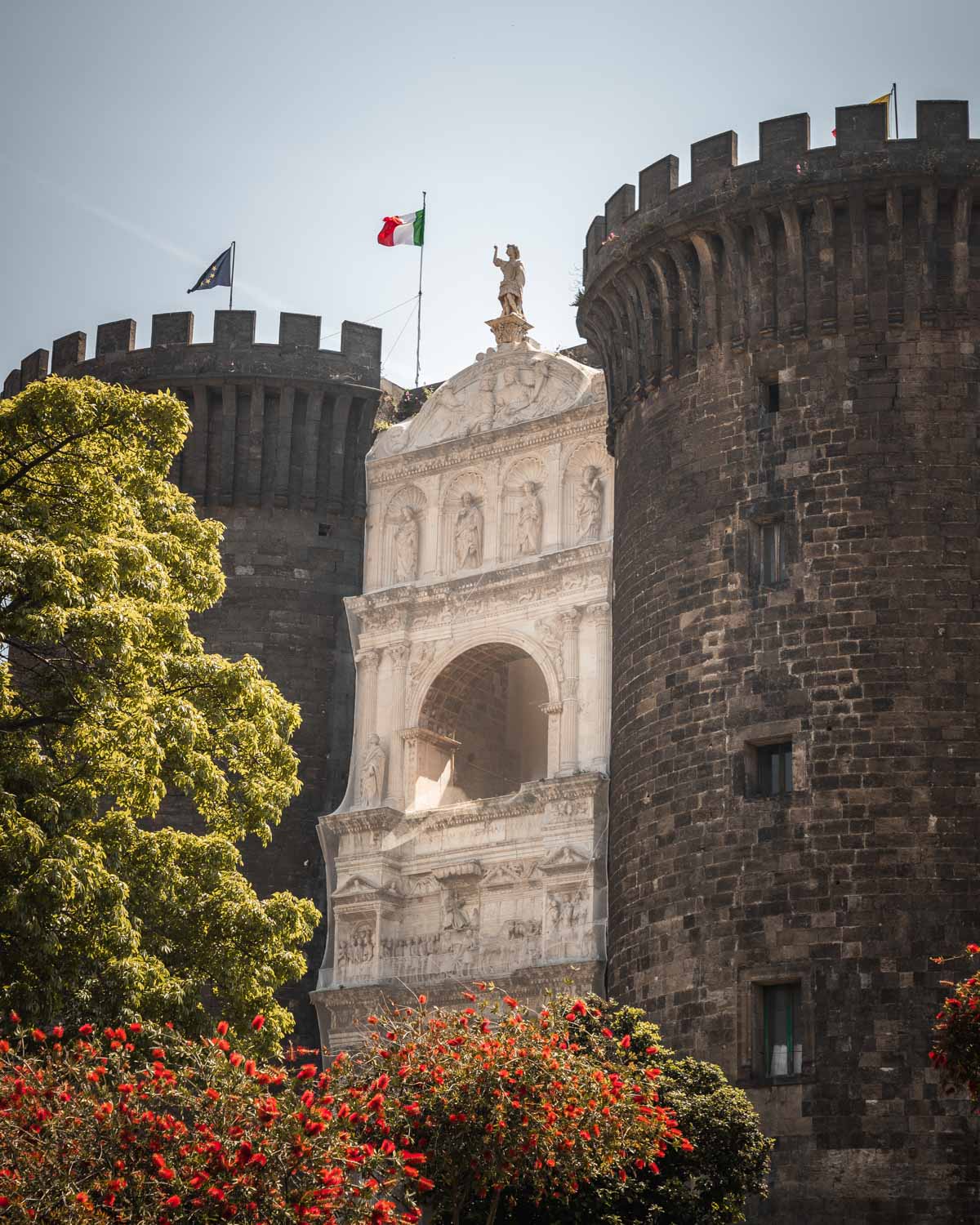 Visiter-le-Castel-Nuovo-a-Naples