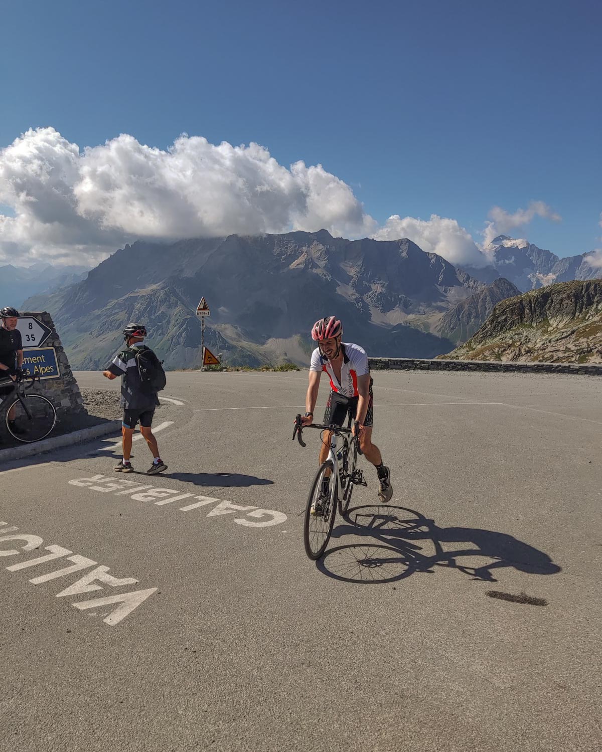 col-du-galibier-a-velo