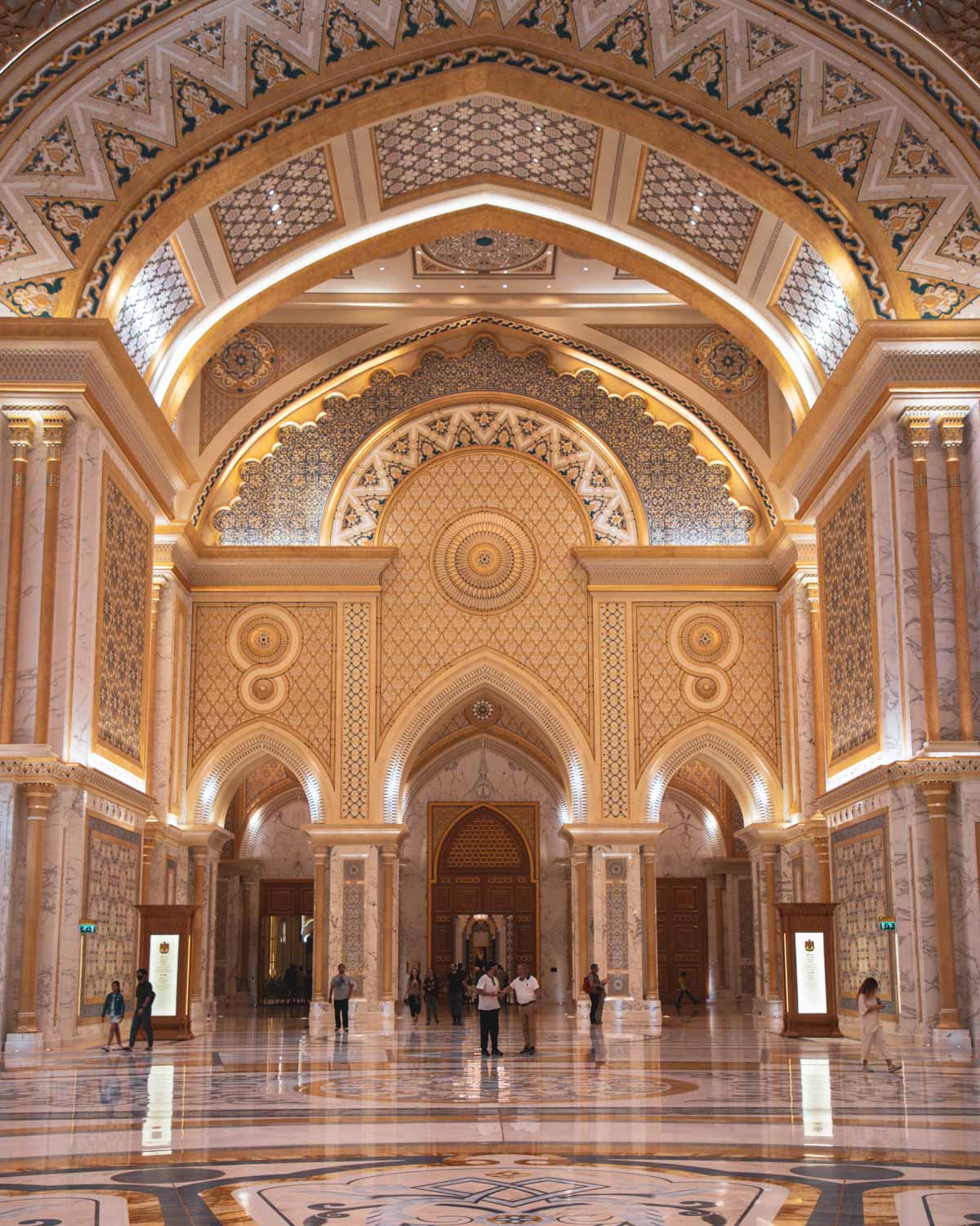 visiter-abu-dhabi-le-palais-qasr-al-watan