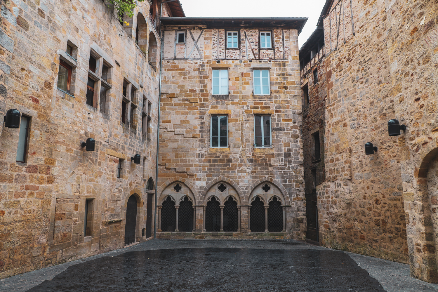 La-Place-des-Ecritures-A-Figeac