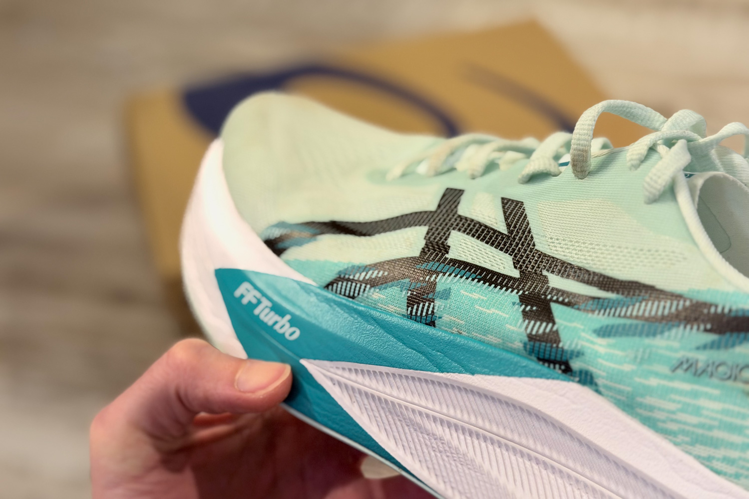 Zoom-sur-le-mesh-Asics-Magic-Speed-4