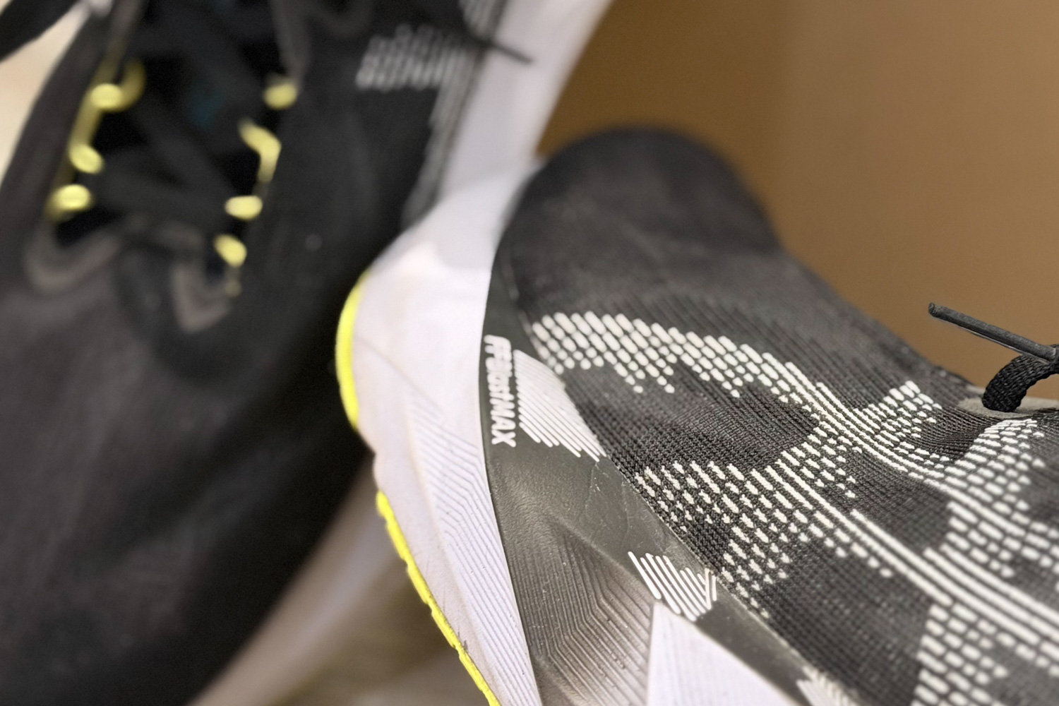 mesh-asics-novablast