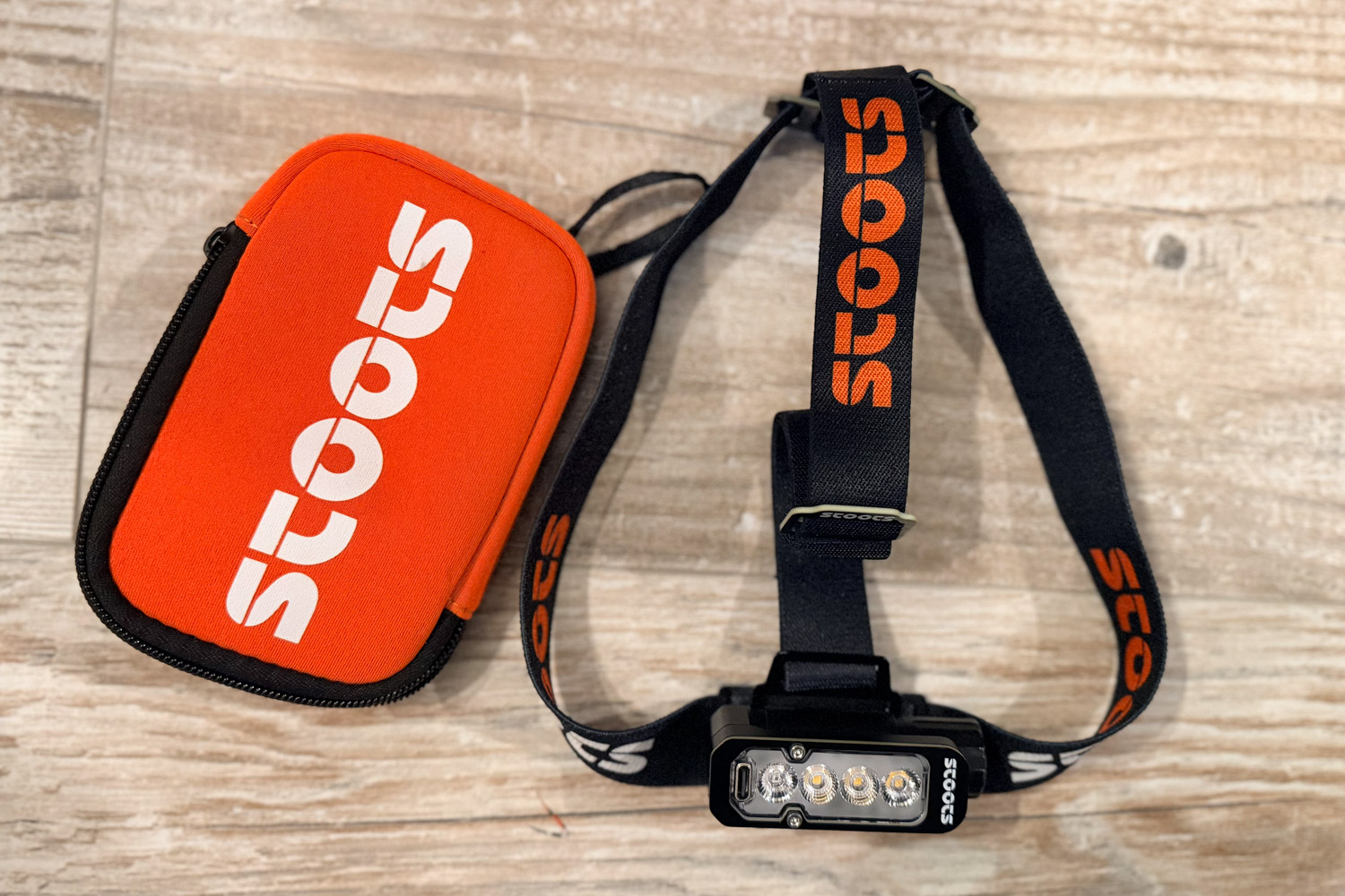 Pack complet Stoots Hekla 3 avec housse de transport et batterie de secours pour l'ultra-trail.