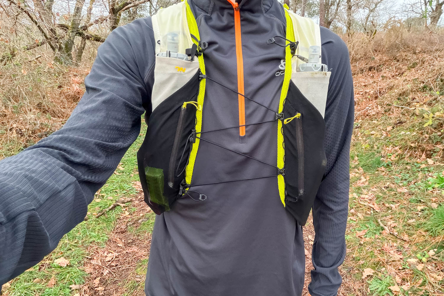 Détail du système d'ajustement Quick Link sur le sac d'hydratation Salomon.