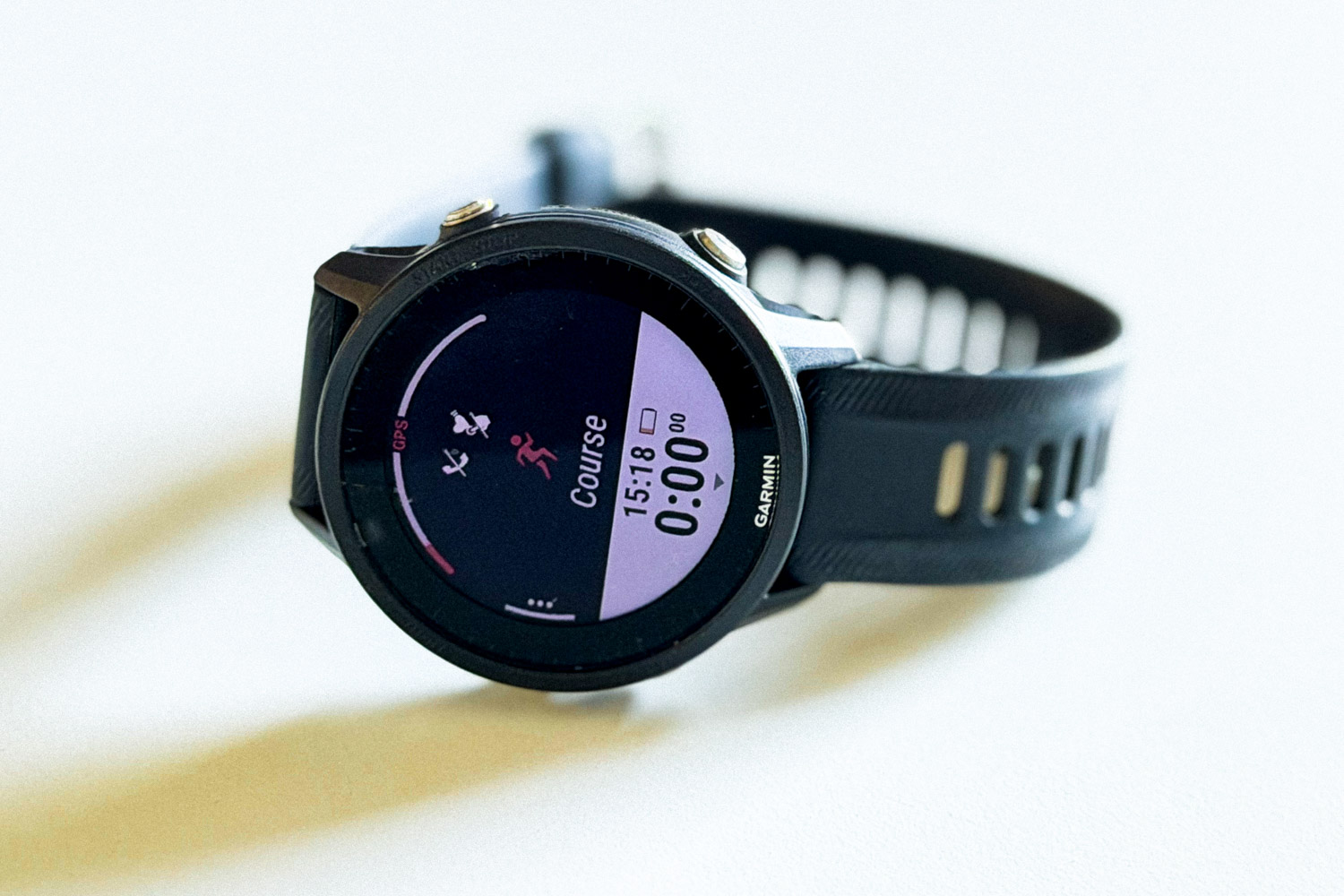 La montre Garmin Forerunner 955 en attente du signal GPS