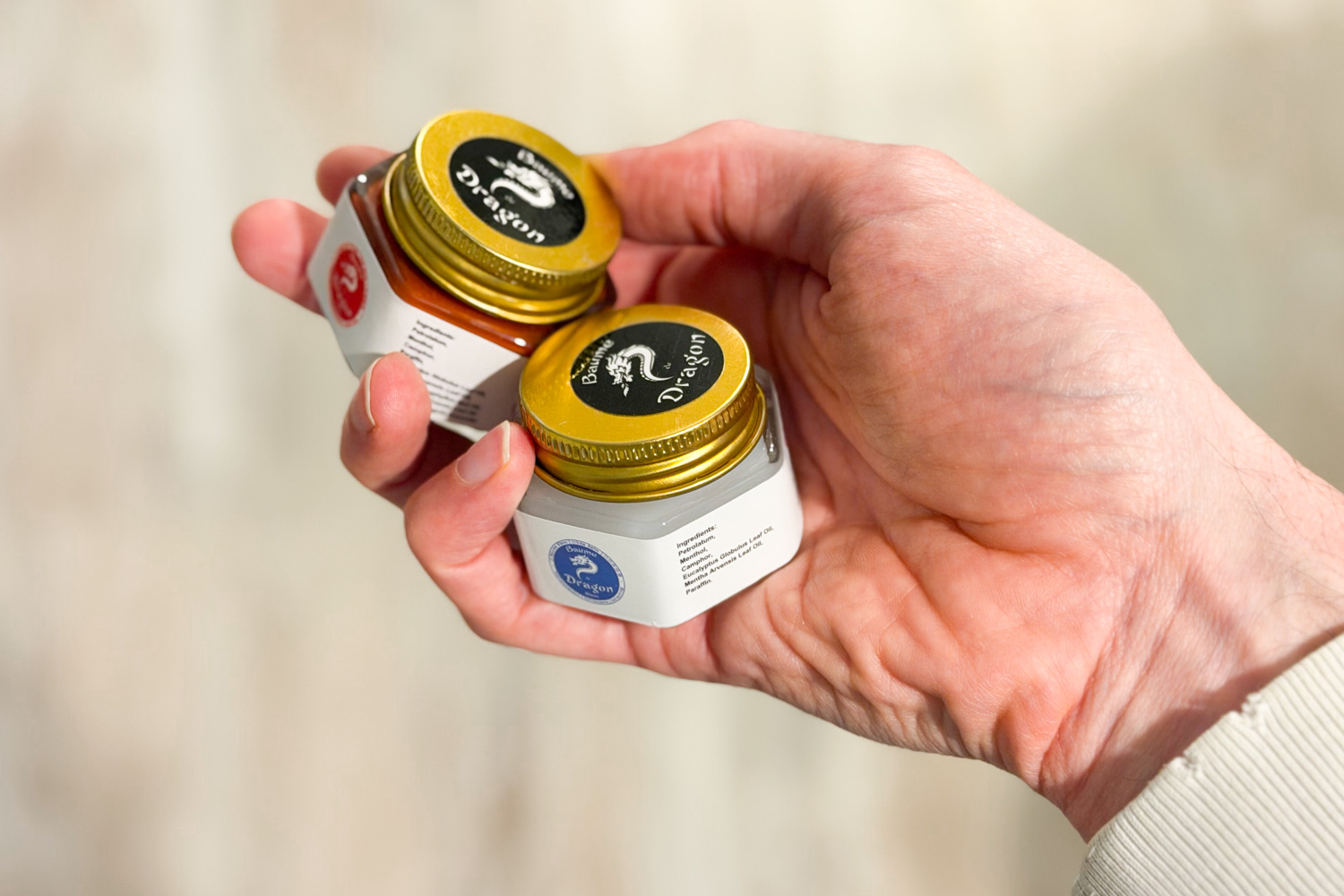 Baume-du-dragon-19-30-grammes Les baumes du Dragon existent en version rouge pour un effet chauffant et blanc pour un effet refroidissant