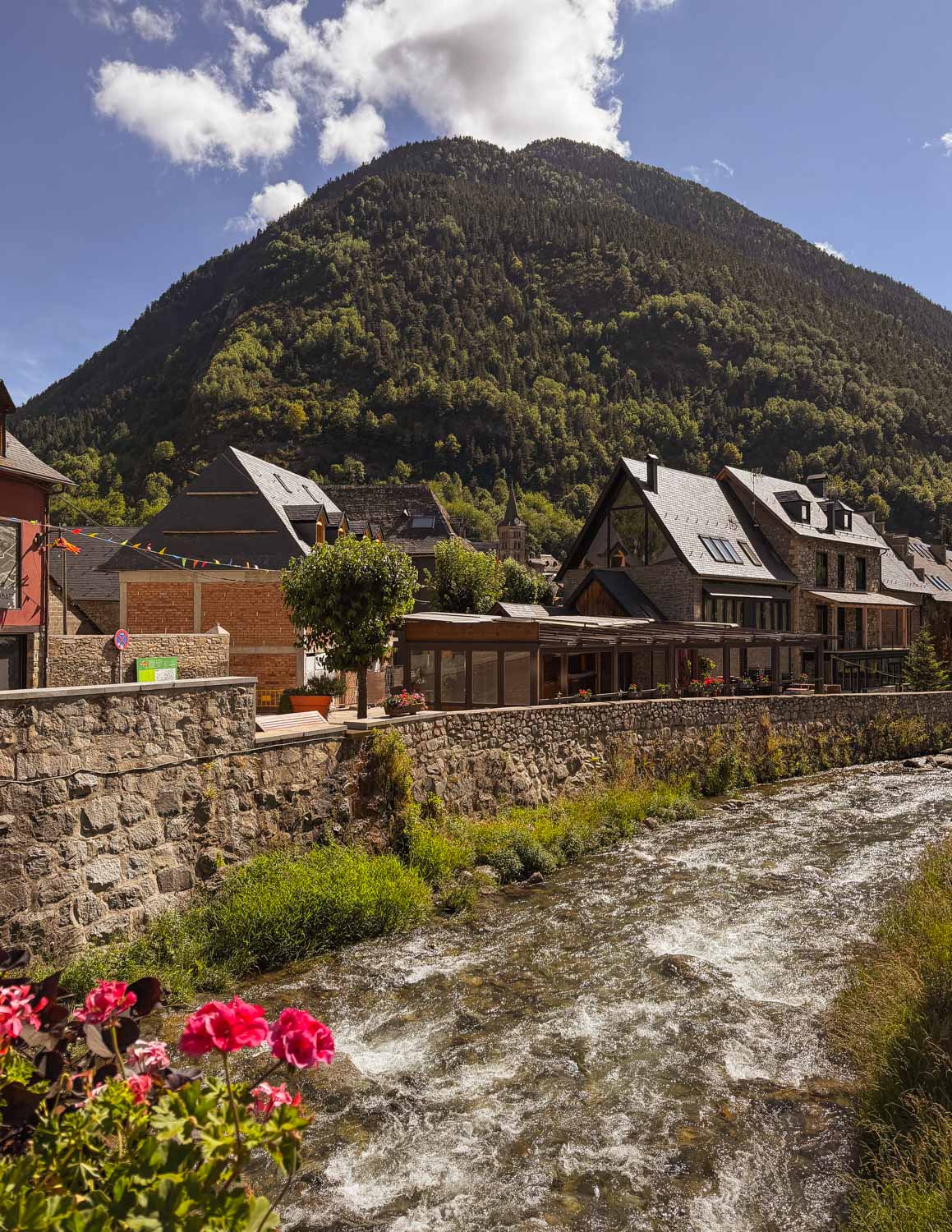 arties-val-d-aran-espagne Le village de Arties dans le Val d'Aran