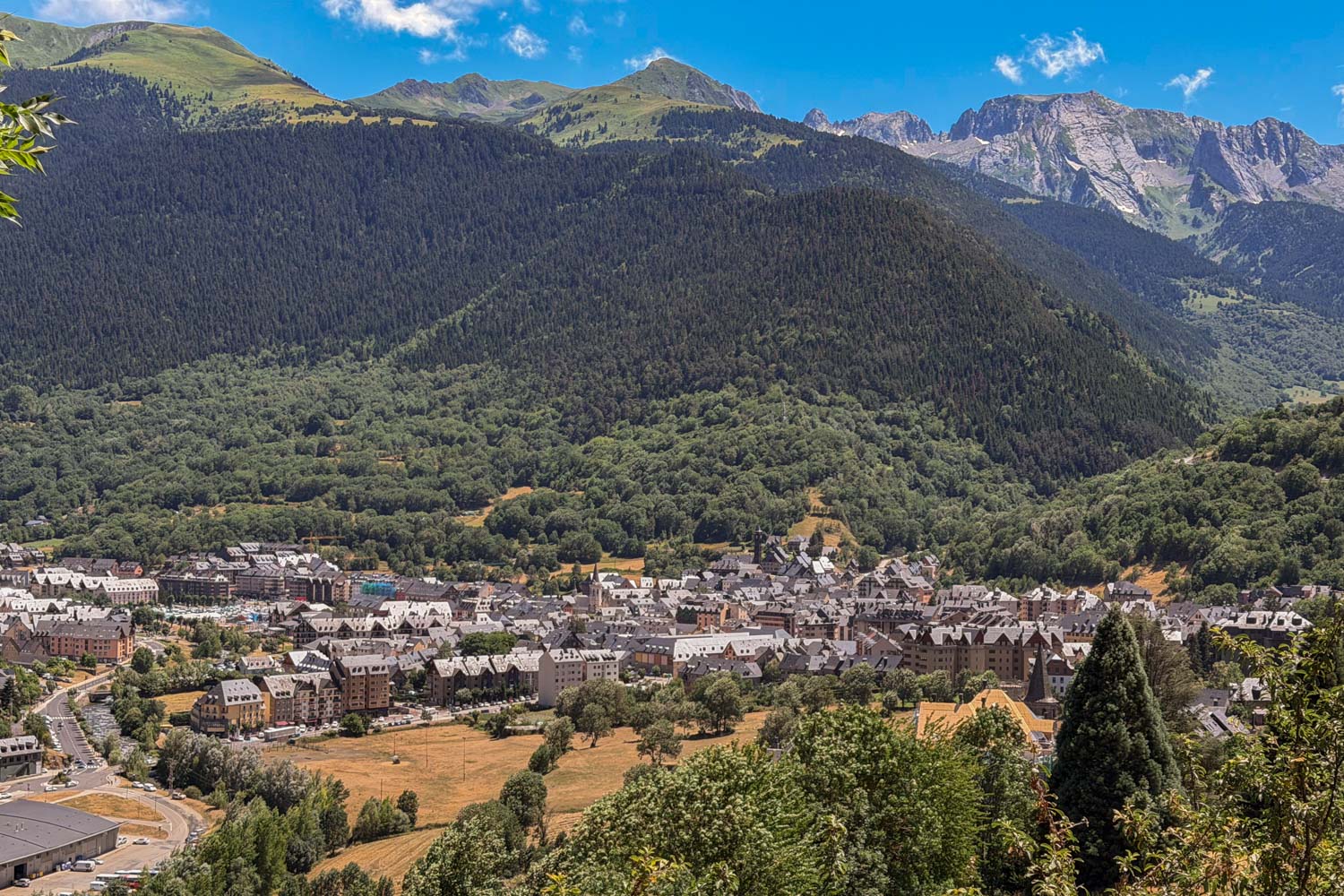 course-vielha-val-d-aran-utmb Vue sur la ville de Vielha dans le Val d'Aran