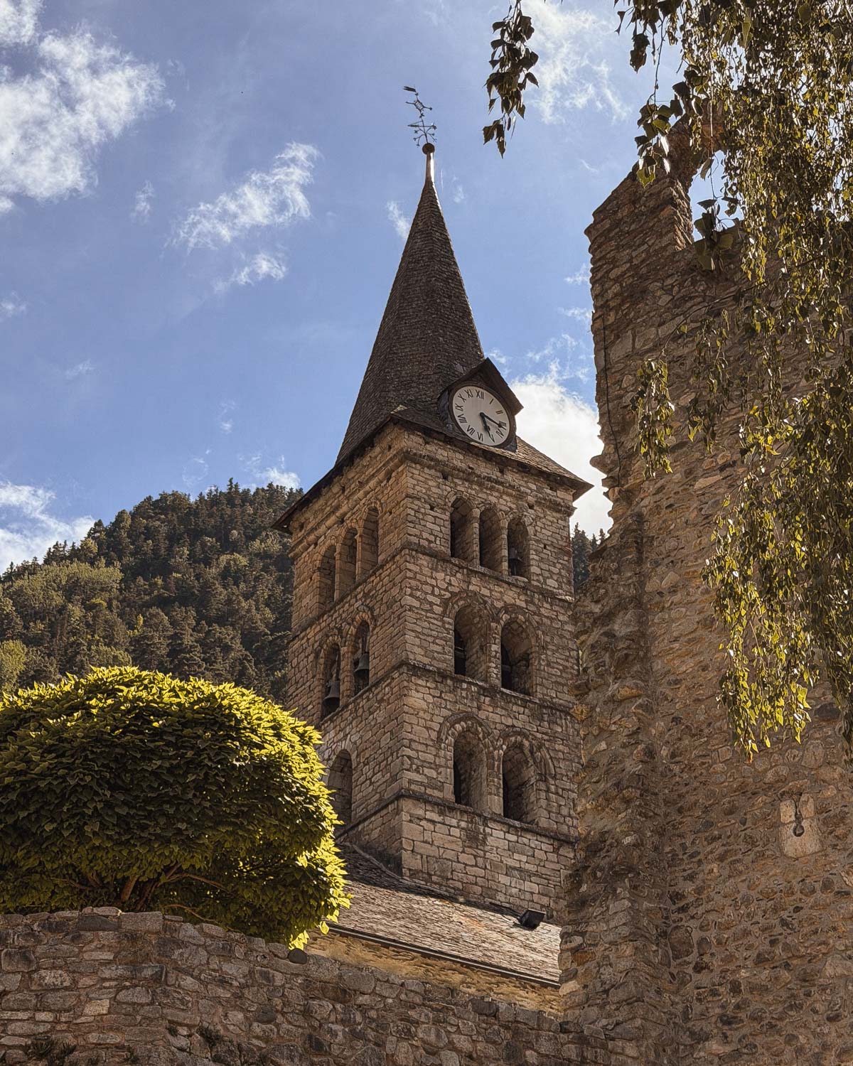 eglise-arties-val-aran-espagne L'église de Arties dans le Val d'Aran